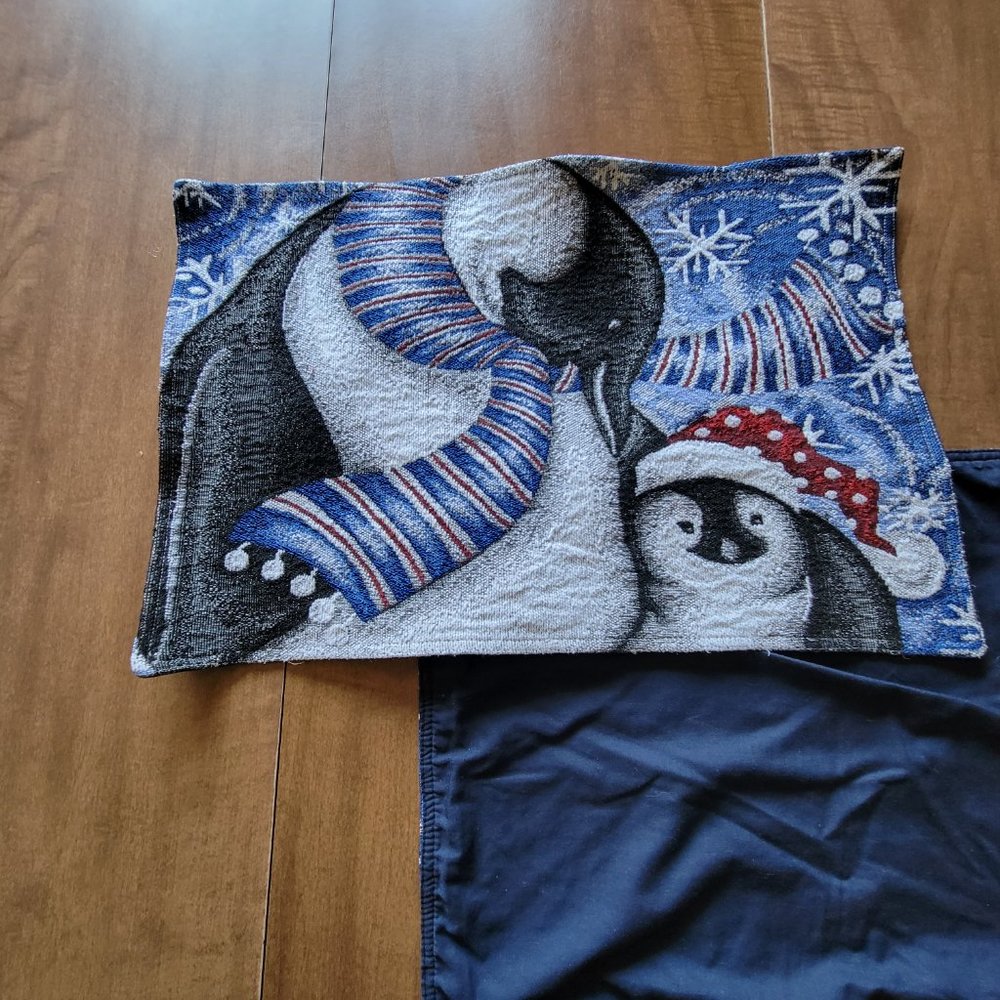 💚Penguin Placemats Winter Holiday Lot of 2 - Picture 2 of 4